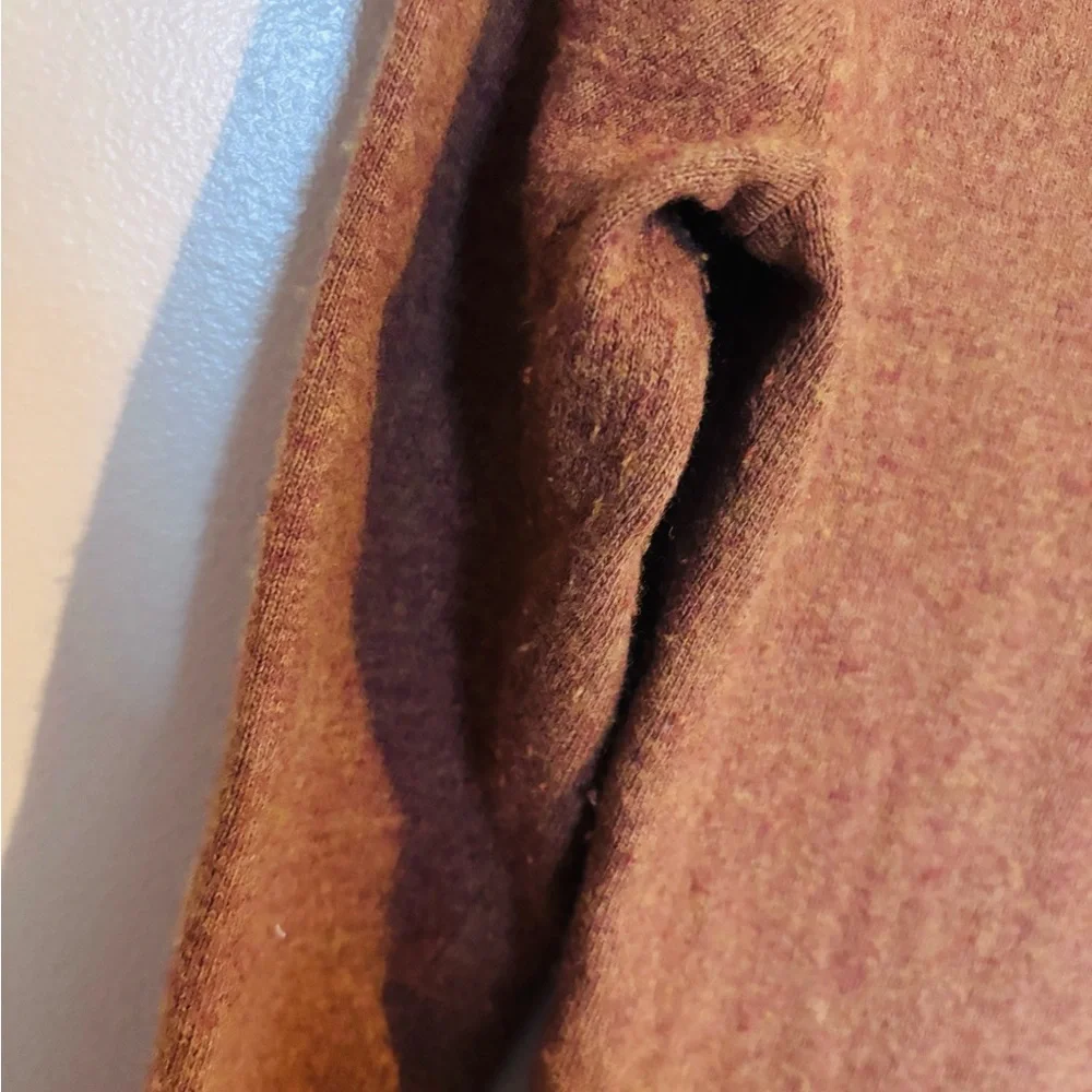 J crew teddie wool sweater with scoop neck size xs, has piling under arms